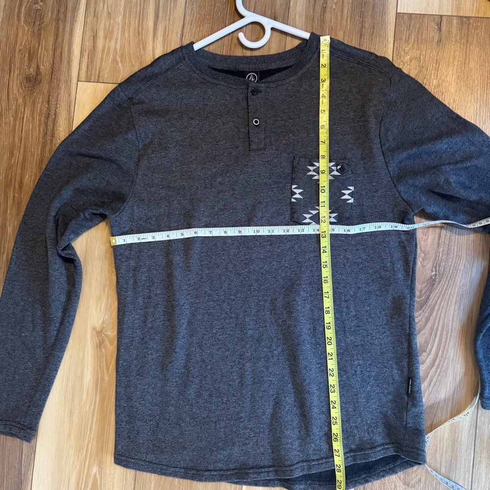 Volcom Men’s Gray Long Sleeve Henley Shirt with Pocket cotton blend - Picture 5 of 7